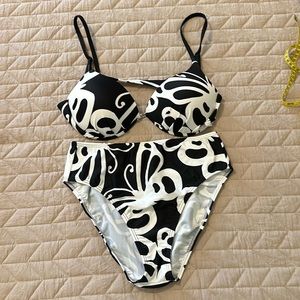 Venus bikini swimsuit. Top C cup, bottoms size 8